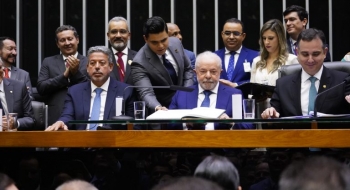 Lula toma posse e anuncia primeiras medidas: revogação de decretos sobre armas e redução da fila no INSS